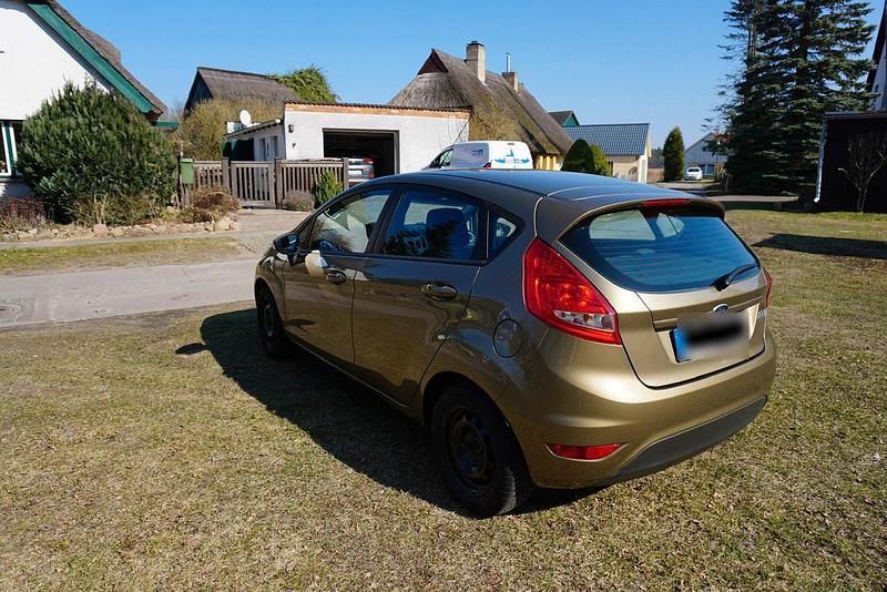 Gebraucht Ford Fiesta 81 PS (59 kW) 2011 Gold Kleinwagen