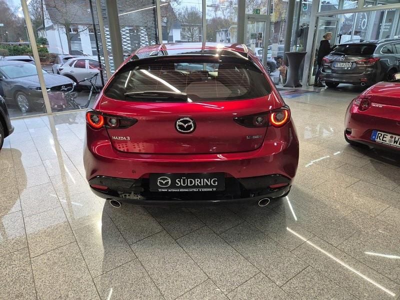 Neu Mazda 3 Center-Line 186 PS (136 kW) 2025 Rot Kleinwagen