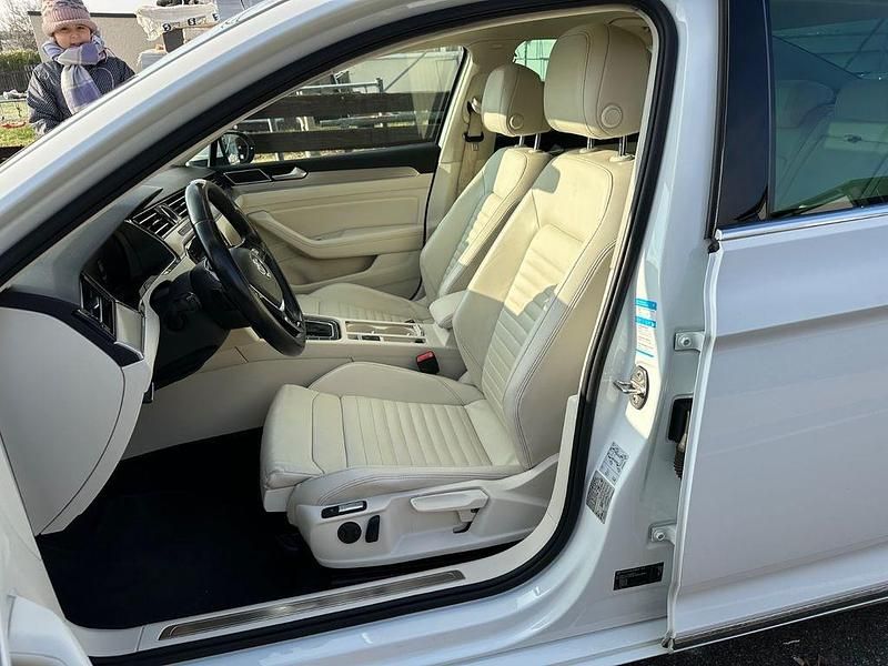 Gebraucht VW Passat Highline 179 PS (131 kW) 2018 Weiß Limousine