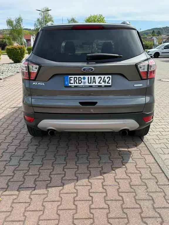 Gebraucht Ford Kuga 150 PS (110 kW) 2017 Silber SUV