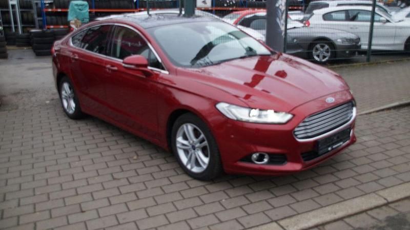 Gebraucht Ford Mondeo Titanium 150 PS (110 kW) 2016 Rot Limousine