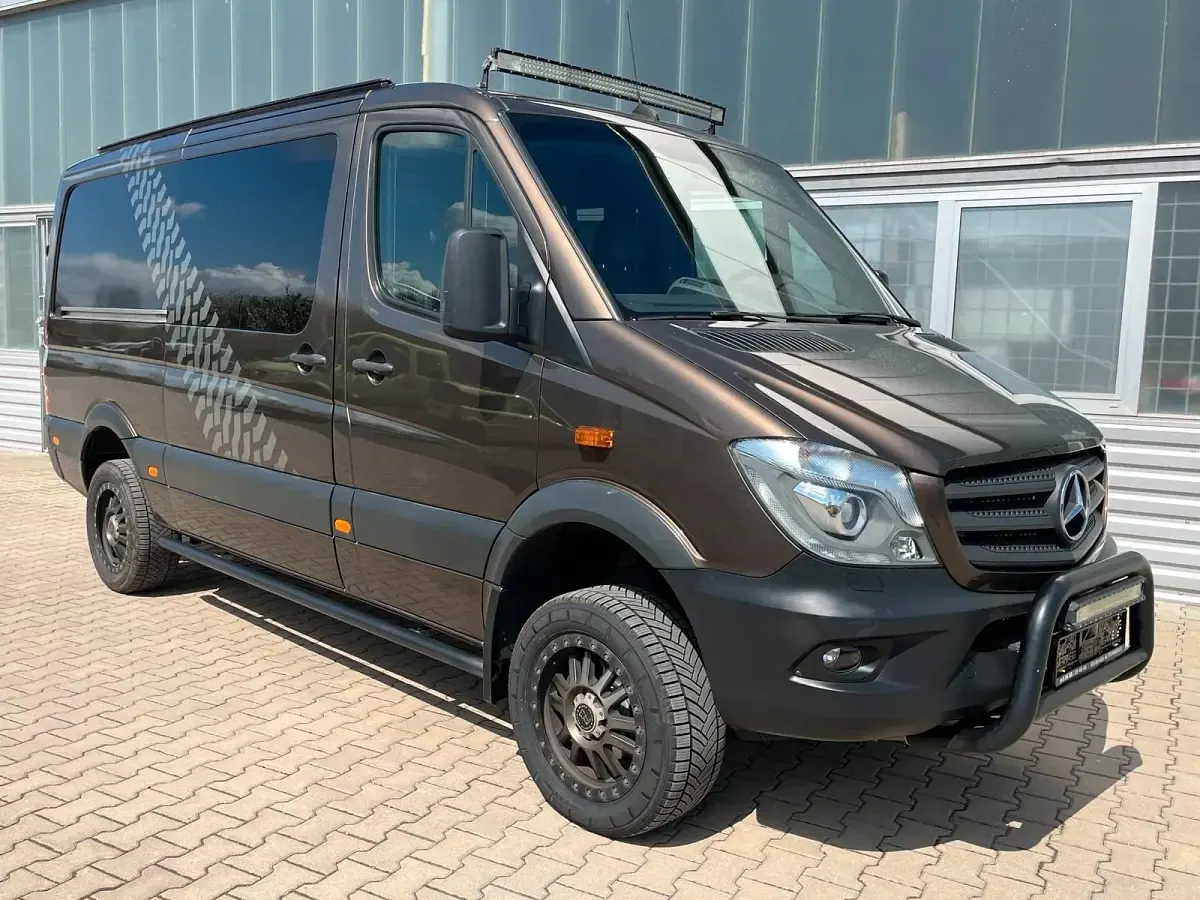 Używany Mercedes Sprinter 190 KM (139 kW) 2017 Brązowy Van