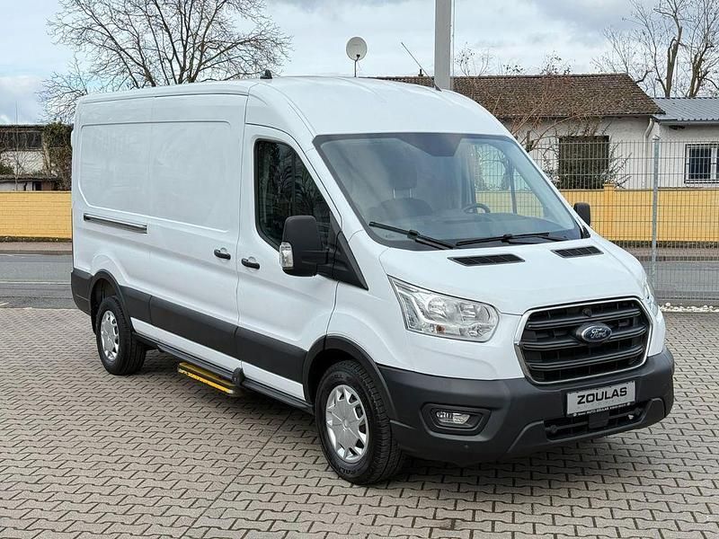 Gebraucht Ford Transit Trend 131 PS (96 kW) 2022 Weiß Van / Kleinbus