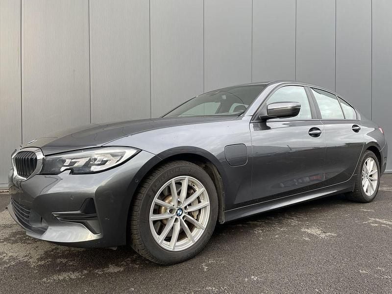 Gebraucht BMW 330e Advantage 294 PS (216 kW) 2021 Grau Limousine