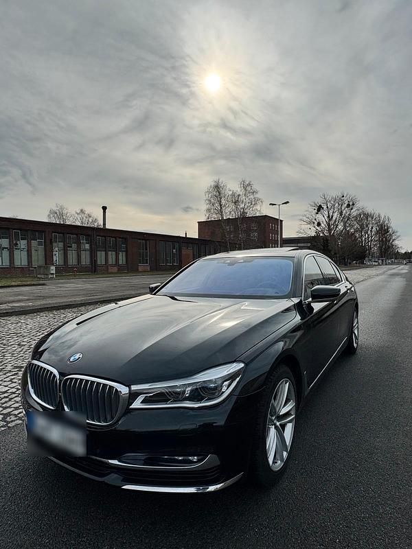 Gebraucht BMW 730 265 PS (194 kW) 2018 Schwarz Limousine