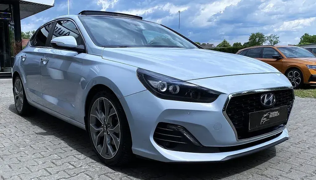 Gebraucht Hyundai i30 Style 140 PS (102 kW) 2019 Weiß Limousine