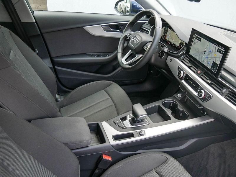 Gebraucht Audi A4 Ambiente 150 PS (110 kW) 2021 Navarrablau metallic Limousine
