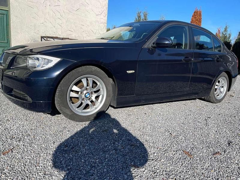 Gebraucht BMW 318 129 PS (94 kW) 2007 Blau Limousine