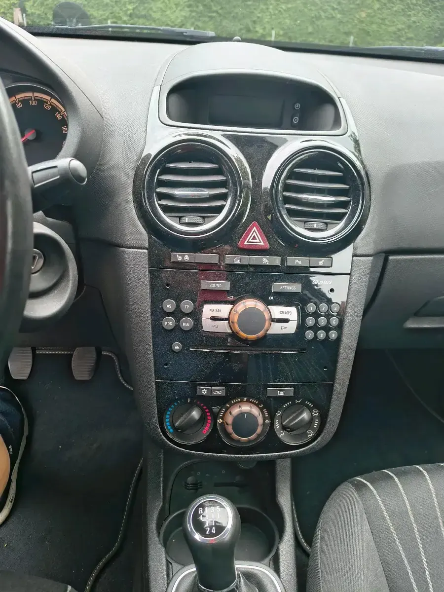 Gebraucht Opel Corsa 87 PS (63 kW) 2010 Silber Kleinwagen