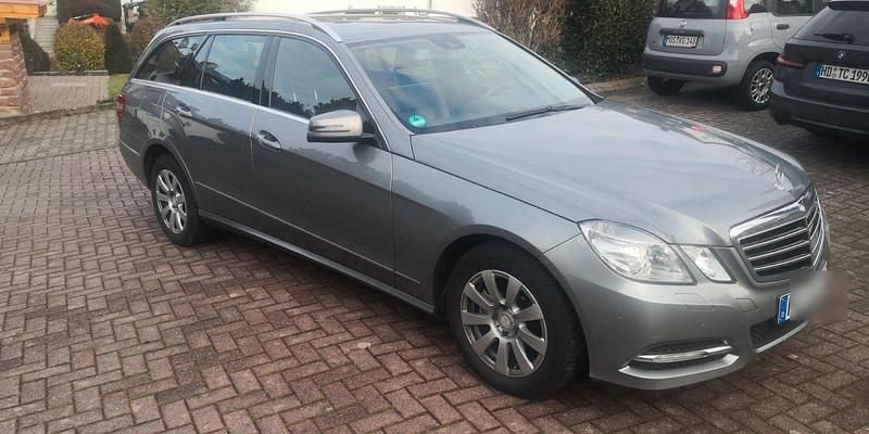 Grau Gebraucht 2012 Mercedes E200 Elegance Kombi | 9.900 € (Guter Preis) - Bild 1/4