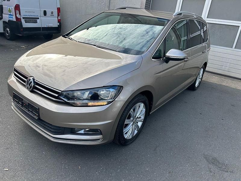 Gebraucht VW Touran Highline 150 PS (110 kW) 2016 Gold Van / Kleinbus