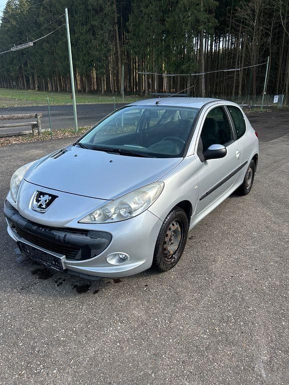 Gebraucht Peugeot 206+ 75 PS (55 kW) 2010 Silber Kleinwagen