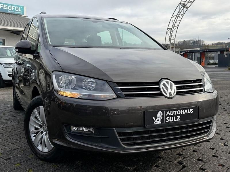 Gebraucht VW Sharan Comfortline 150 PS (110 kW) 2018 Braun Van / Kleinbus