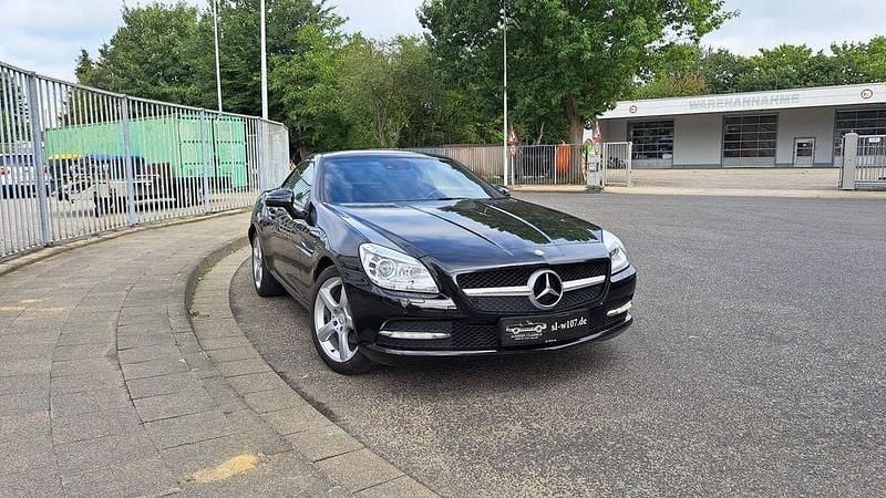 Schwarz Gebraucht 2015 Mercedes SLK200 Cabrio | 21.750 € (Fairer Preis) - Bild 1/4