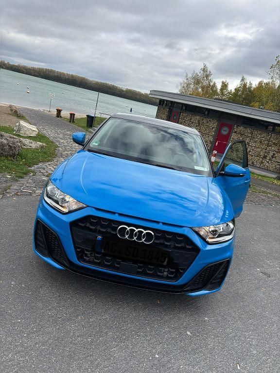 Blau Gebraucht 2022 Audi A1 Sportback Comfort Kleinwagen | 23.760 € (Guter Preis) - Bild 1/4