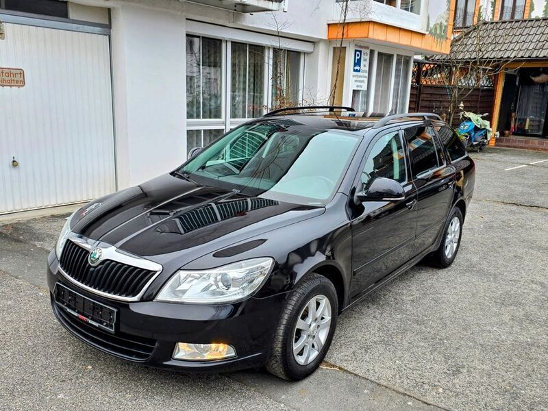 Schwarz Gebraucht 2011 Skoda Octavia Family Kombi | 7.400 € (Fairer Preis) - Bild 1/4