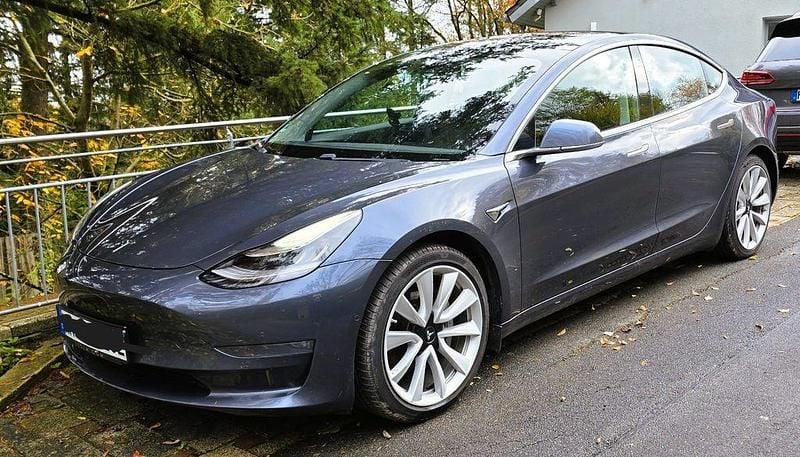 Grau Gebraucht 2022 Tesla Model 3 Limousine | 20.800 € (Guter Preis) - Bild 1/4