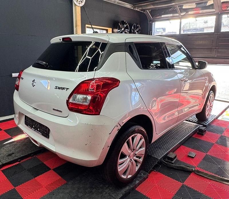 Gebraucht Suzuki Swift Comfort 90 PS (66 kW) 2017 Weiß Kleinwagen