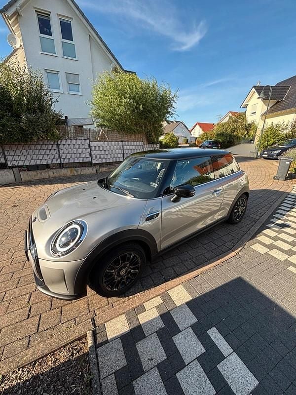 Silber Gebraucht 2024 Mini Cooper Kleinwagen | 21.500 € (Superpreis) - Bild 1/4