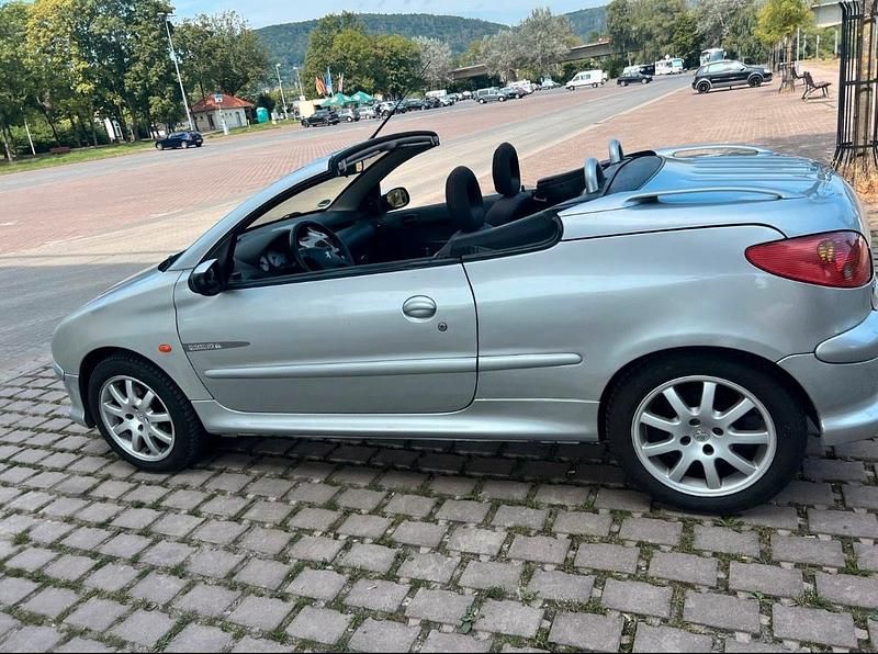 Gebraucht Peugeot 206 CC 110 PS (80 kW) 2006 Silber Cabrio