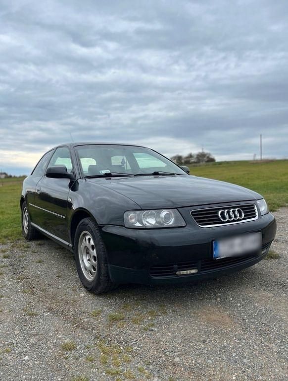 Gebraucht 2001 Audi A3 Attraction Limousine | 900 € (Superpreis) - Bild 1/4
