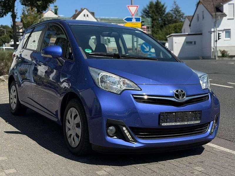 Satin blue Gebraucht 2012 Toyota Verso-S Life Van / Kleinbus | 5.900 € (Guter Preis) - Bild 1/4