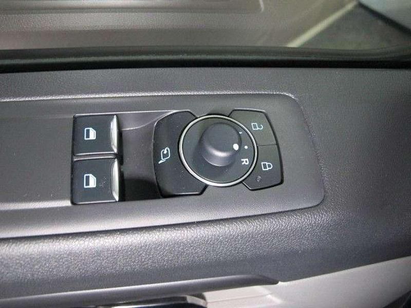 Gebraucht Ford Tourneo Titanium 136 PS (100 kW) 2025 Magnetik grau metallic Van / Kleinbus