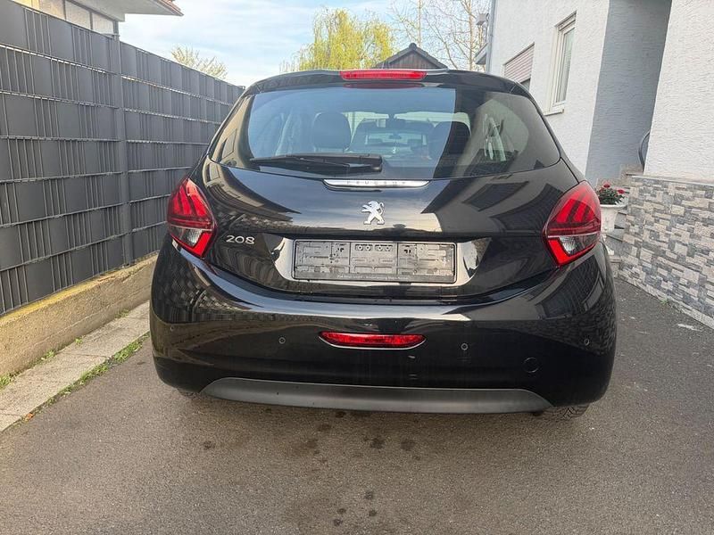 Gebraucht Peugeot 208 Active 83 PS (61 kW) 2018 Schwarz Kleinwagen