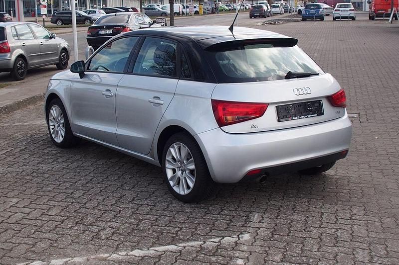 Gebraucht Audi A1 Sportback Ambition 86 PS (63 kW) 2012 Silber Kleinwagen