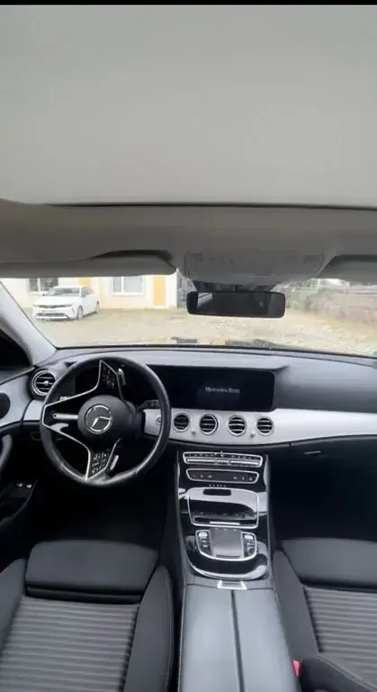 Używany Mercedes E300 320 KM (235 kW) 2021 Czarny Sedan/Limuzyna