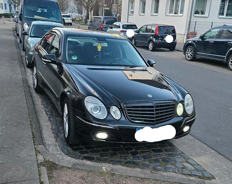 Schwarz Gebraucht 2006 Mercedes E220 Limousine | 4.500 € (Fairer Preis) - Bild 1/4