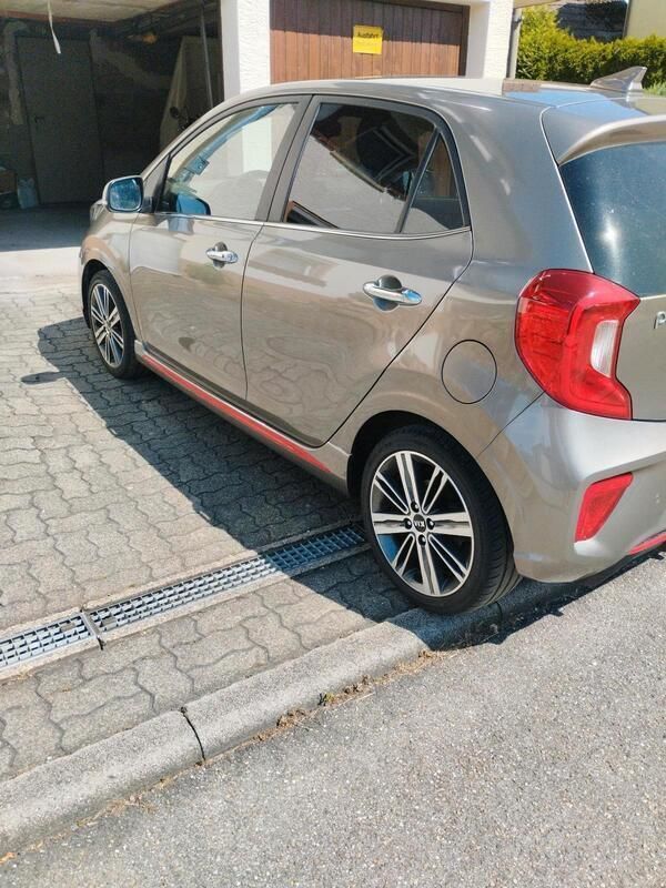 Grau Gebraucht 2020 Kia Picanto GT-Line Kleinwagen | 12.790 € (Fairer Preis) - Bild 1/4