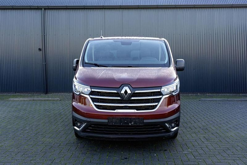 Gebraucht Renault Trafic 150 PS (110 kW) 2024 Rot Van / Kleinbus