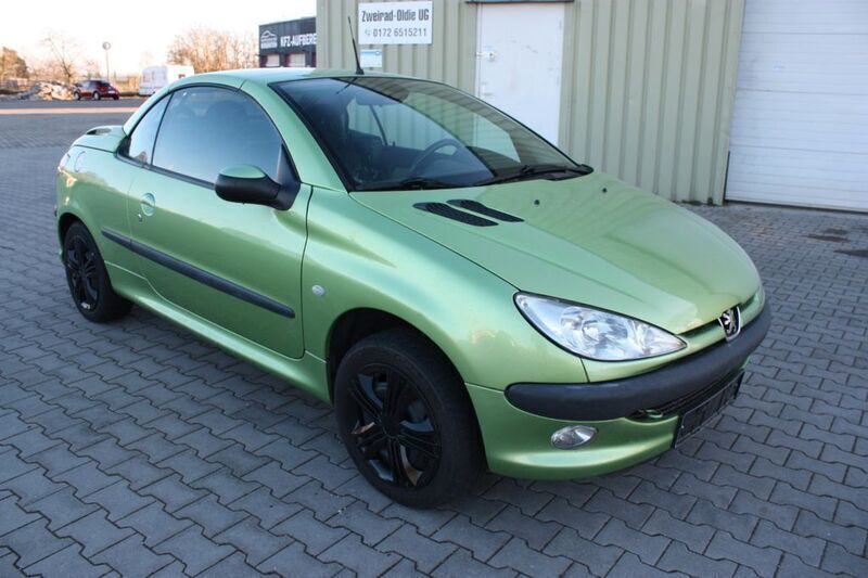 Grün Gebraucht 2001 Peugeot 206 CC Cabrio | 2.400 € (Fairer Preis) - Bild 1/4