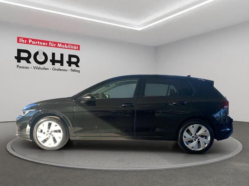 Używany VW Golf VIII 150 KM (110 kW) 2026 Czarny Sedan/Limuzyna