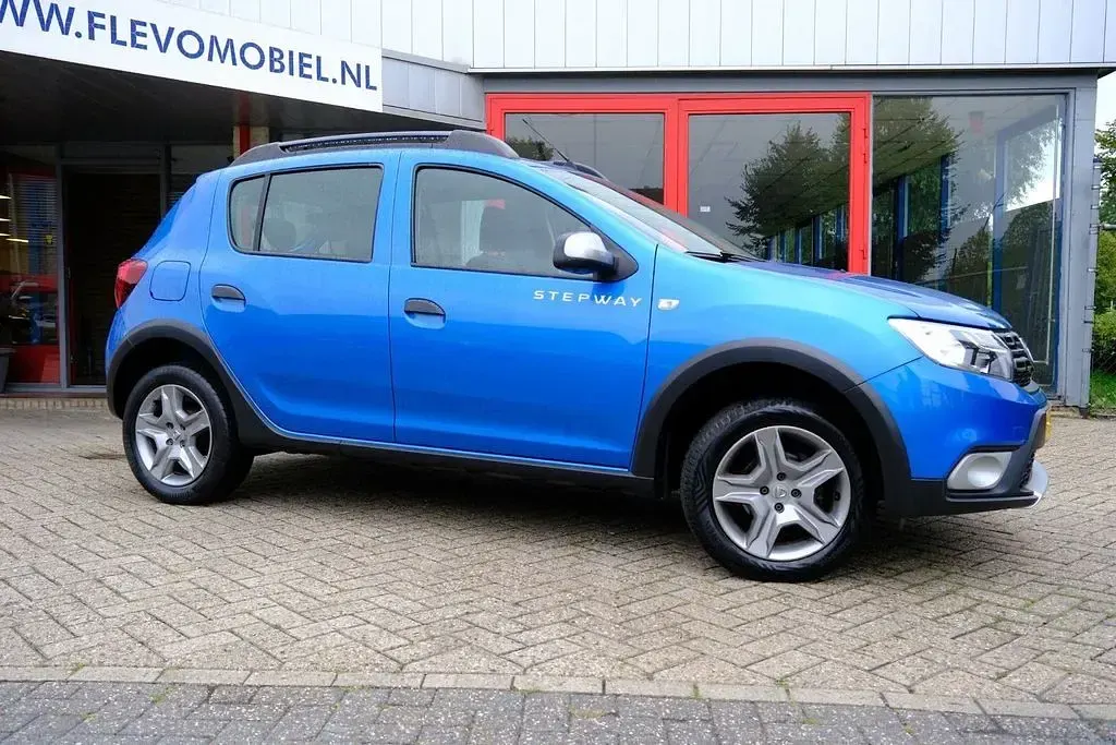 Gebraucht Dacia Sandero Stepway 90 PS (66 kW) 2017 Blau Limousine