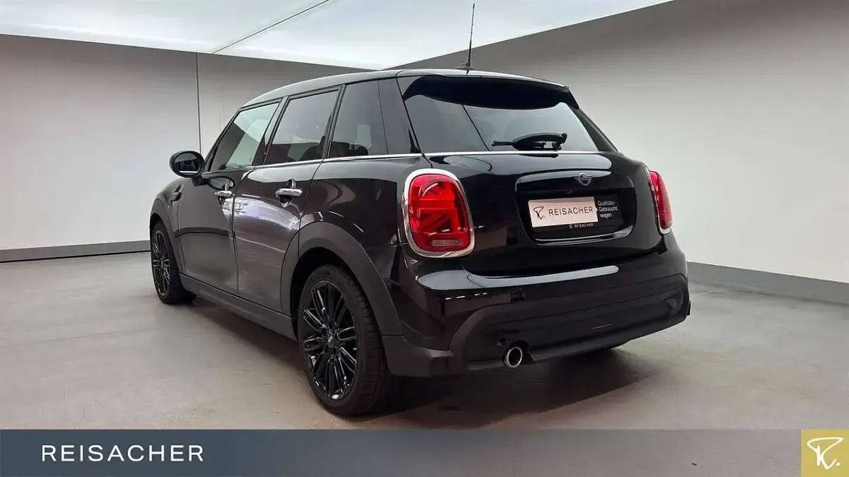 Gebraucht Mini Cooper Classic 136 PS (100 kW) 2023 Schwarz Kleinwagen