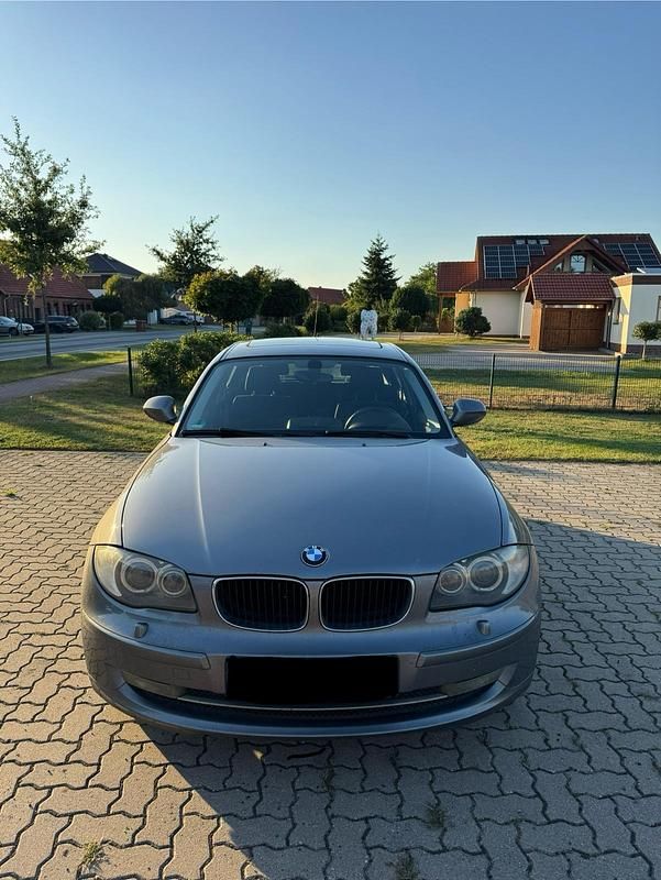 Silber Gebraucht 2010 BMW 116 Kleinwagen | 4.690 € (Fairer Preis) - Bild 1/4