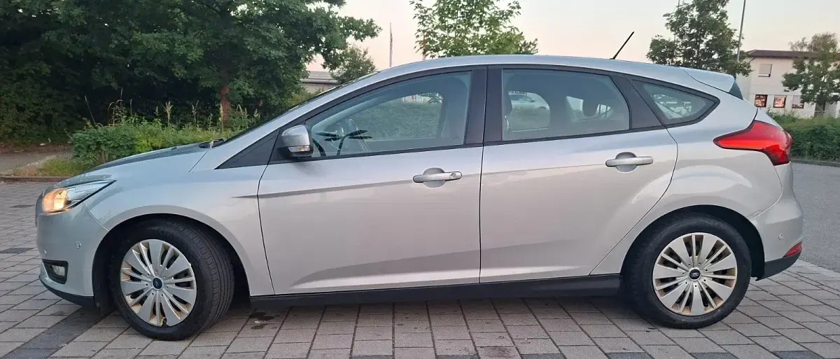 Gebraucht Ford Focus 120 PS (88 kW) 2017 Silber Limousine