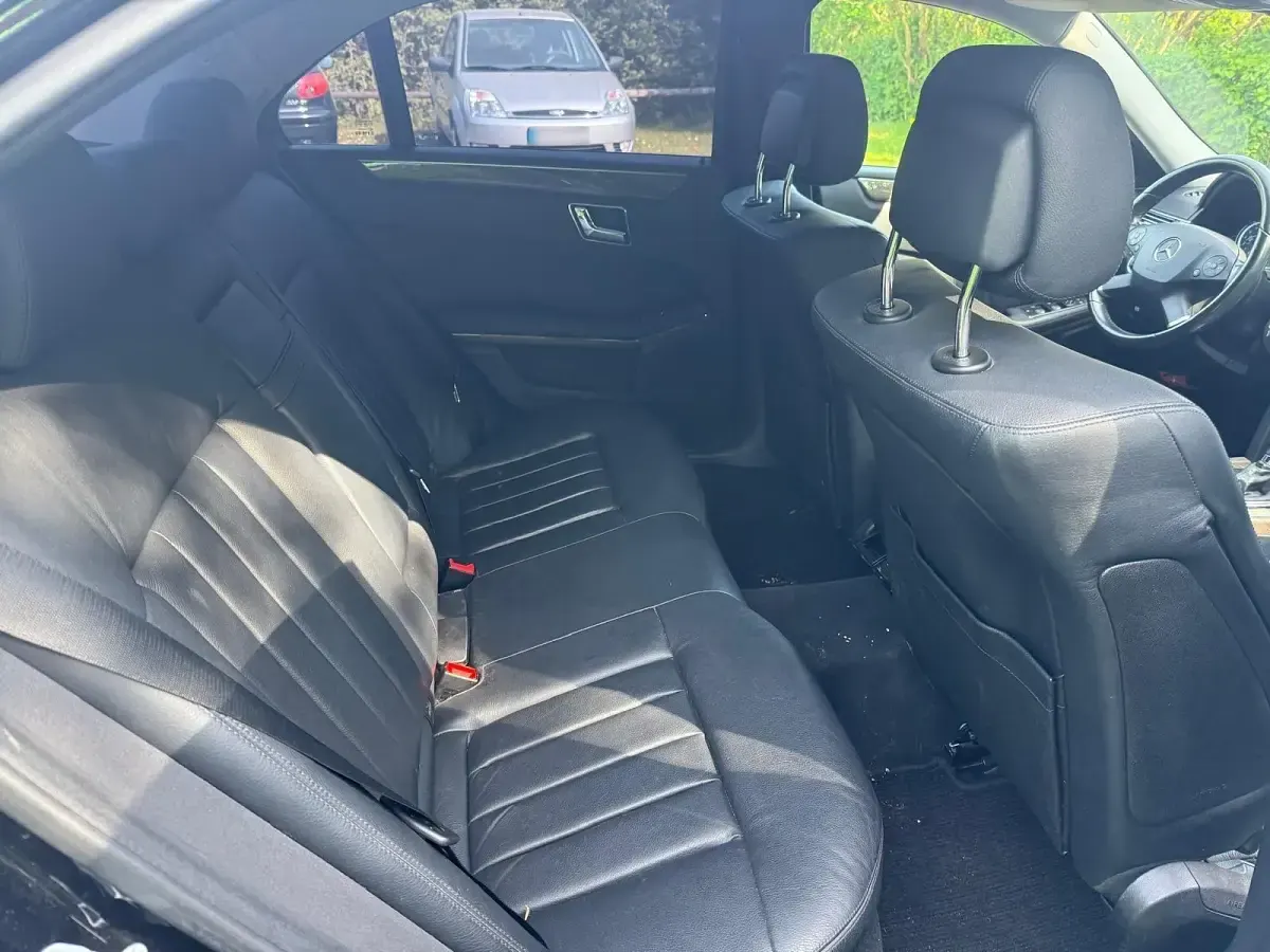 Gebraucht Mercedes E200 136 PS (100 kW) 2010 Schwarz Limousine