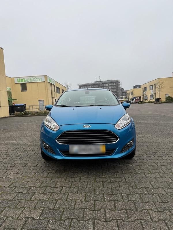 Gebraucht Ford Fiesta Titanium 125 PS (91 kW) 2016 Blau Limousine
