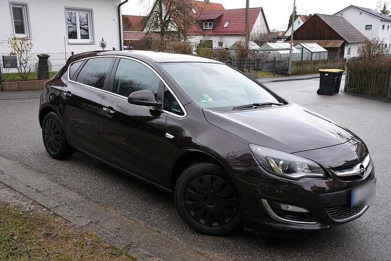 Gebraucht Opel Astra Innovation 165 PS (121 kW) 2013 Braun Kombi