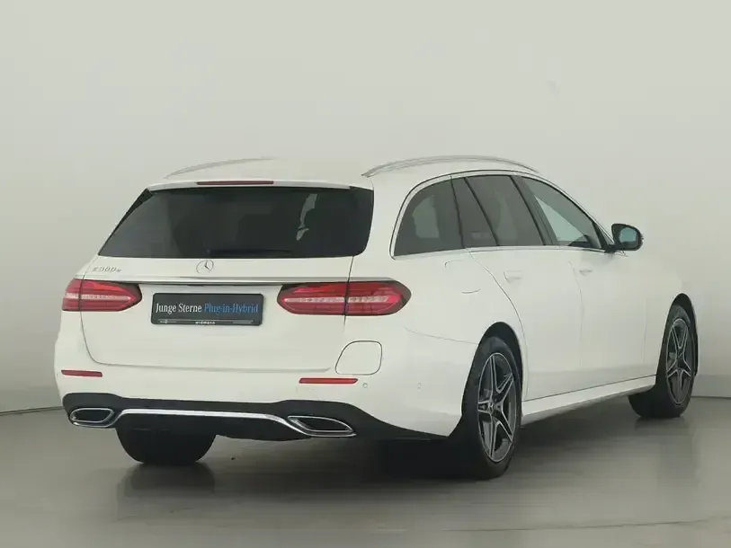 Gebraucht Mercedes E300 AMG 320 PS (235 kW) 2021 Polarweiss uni Kombi