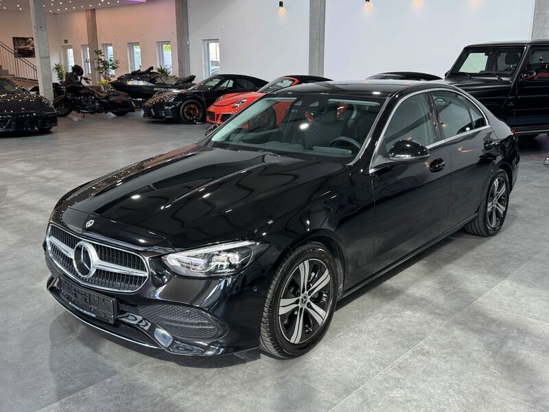 Schwarz Gebraucht 2022 Mercedes C200 Avantgarde Limousine | 32.900 € (Fairer Preis) - Bild 1/4