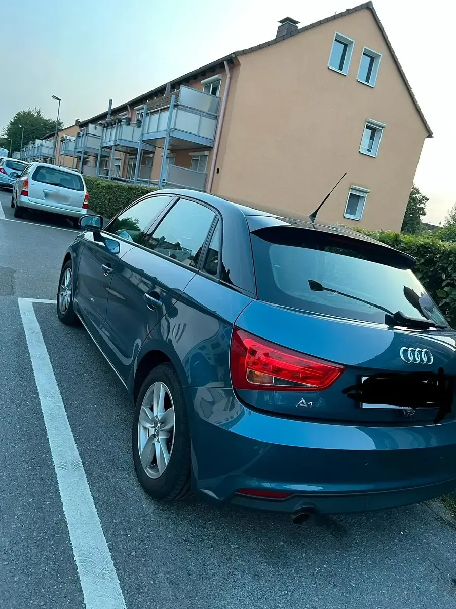 Gebraucht Audi A1 Comfort 95 PS (69 kW) 2018 Blau Kleinwagen