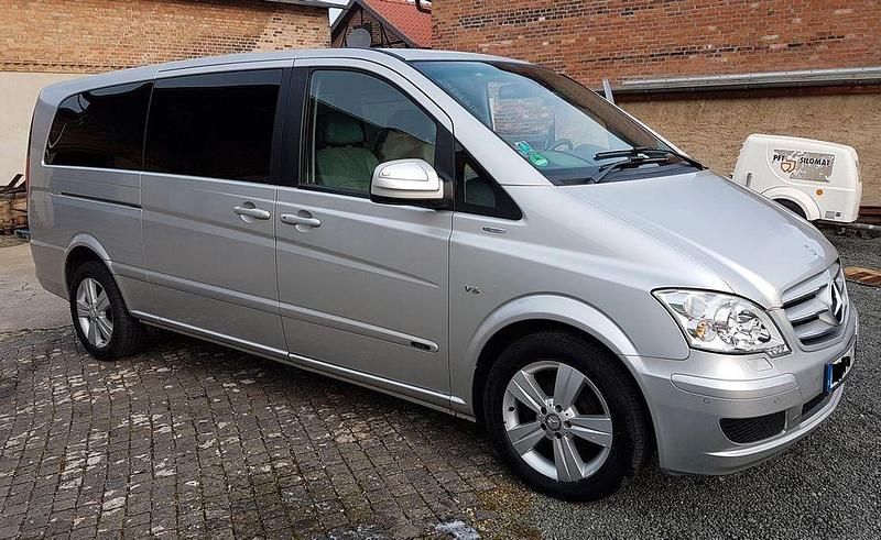 Silber Gebraucht 2011 Mercedes Viano Edition Van / Kleinbus | 11.800 € (Guter Preis) - Bild 1/4