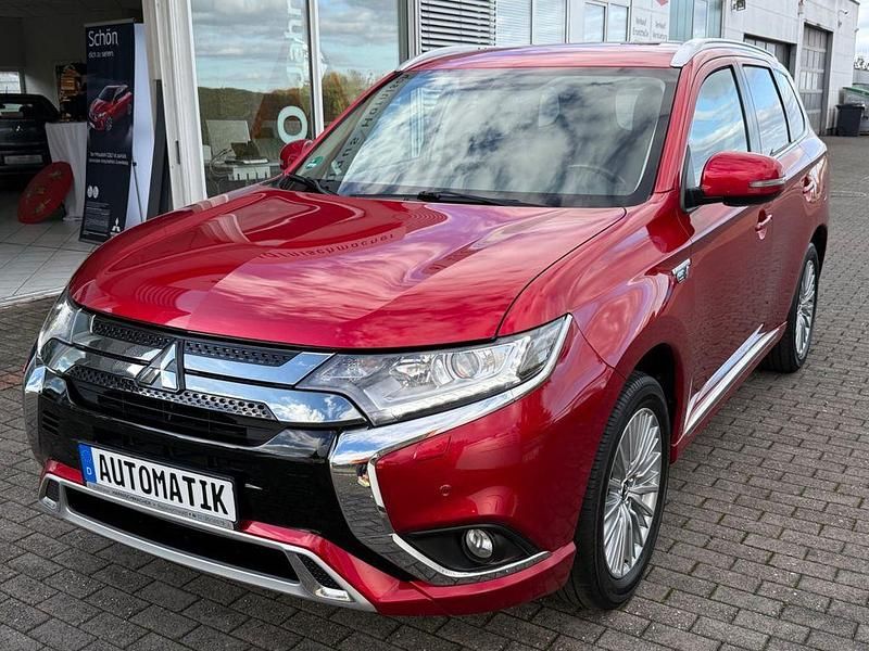 Rot Gebraucht 2020 Mitsubishi Outlander P-HEV Spirit SUV | 23.990 € (Fairer Preis) - Bild 1/4