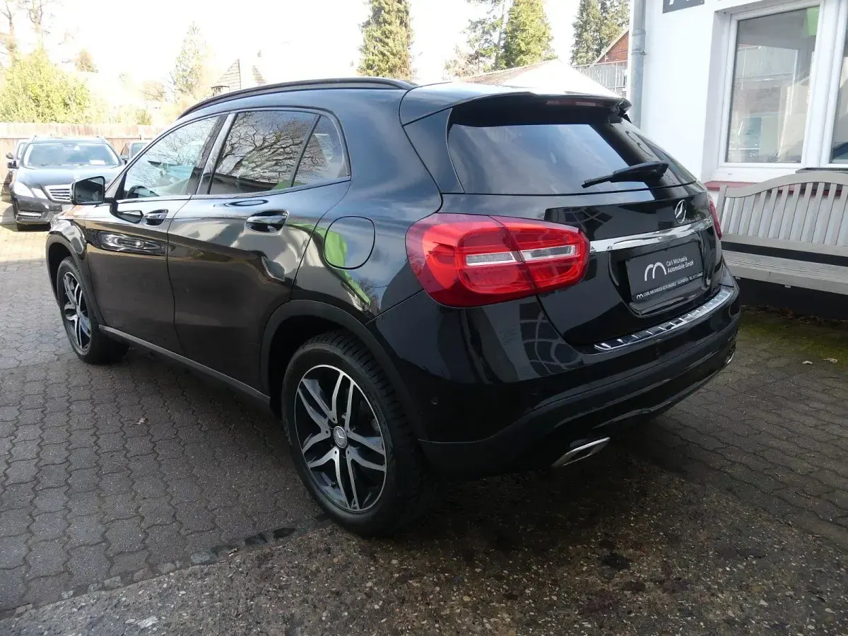 Usata Mercedes GLA200 156 CV (114 kW) 2015 Nero SUV
