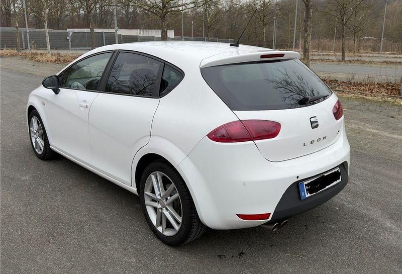 Gebraucht Seat Leon FR 125 PS (91 kW) 2011 Weiß Limousine