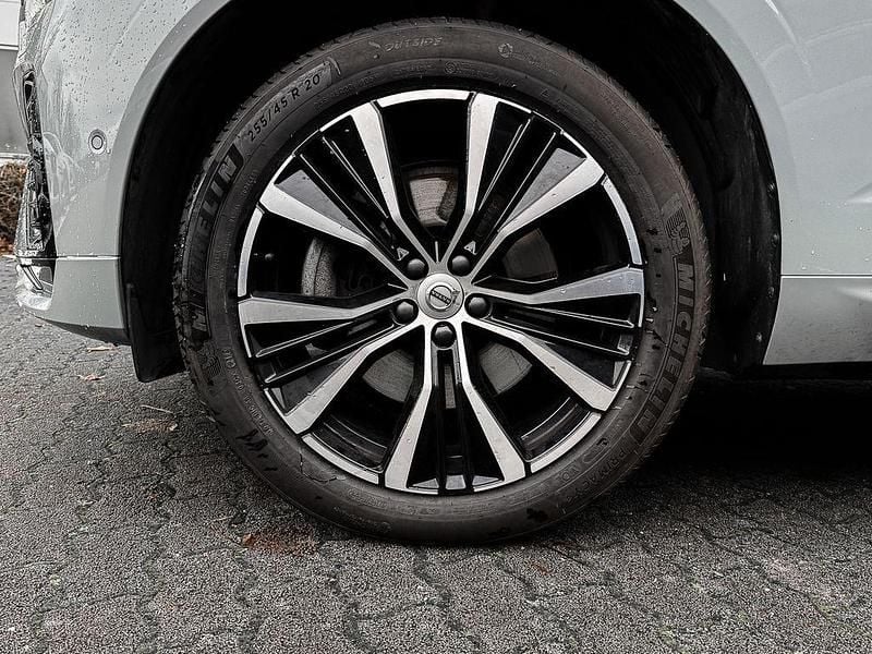 Gebraucht Volvo XC60 Plus 197 PS (144 kW) 2023 Grau SUV